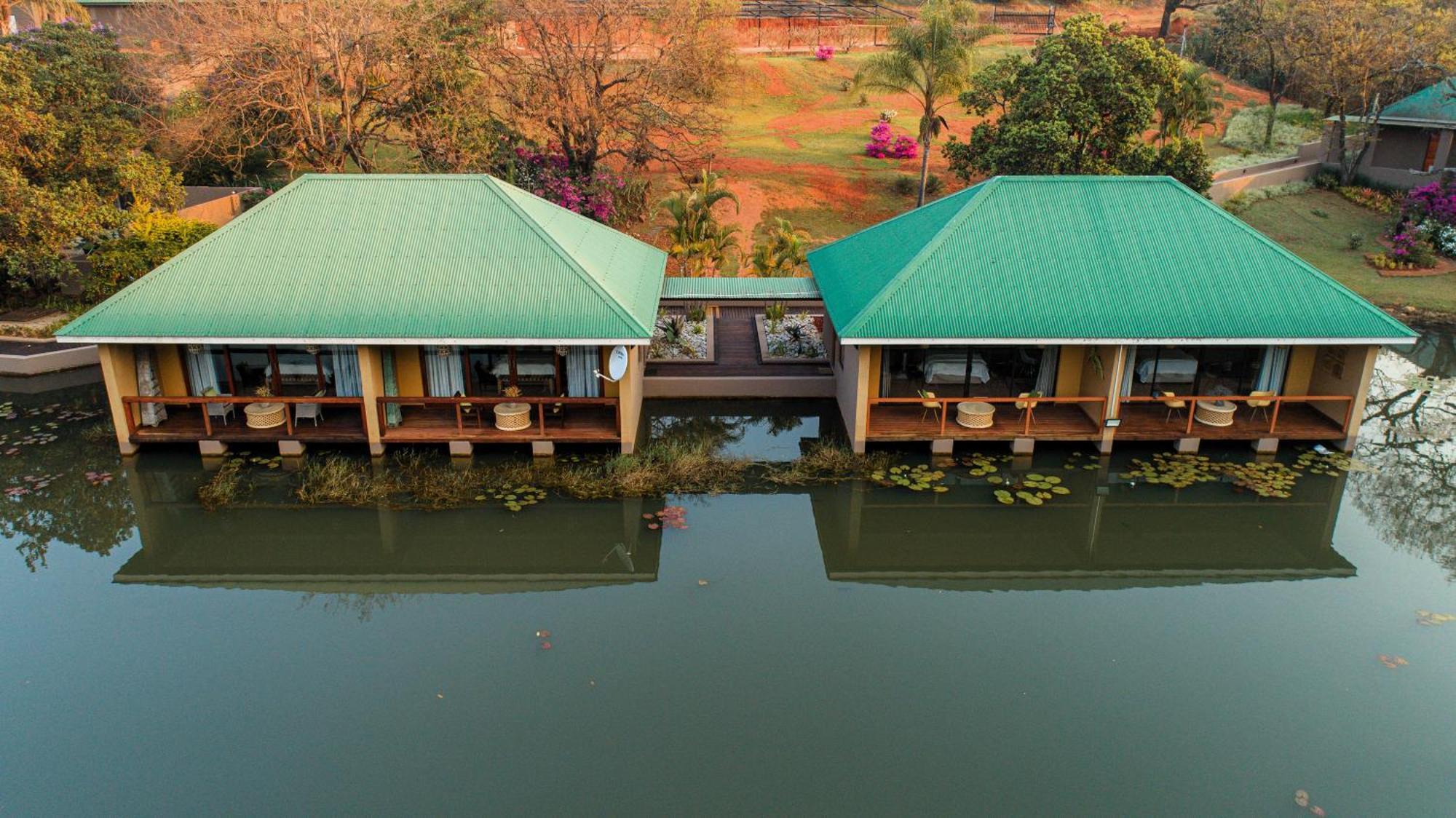 Bambuu Lakeside Lodge Hazyview Exteriör bild