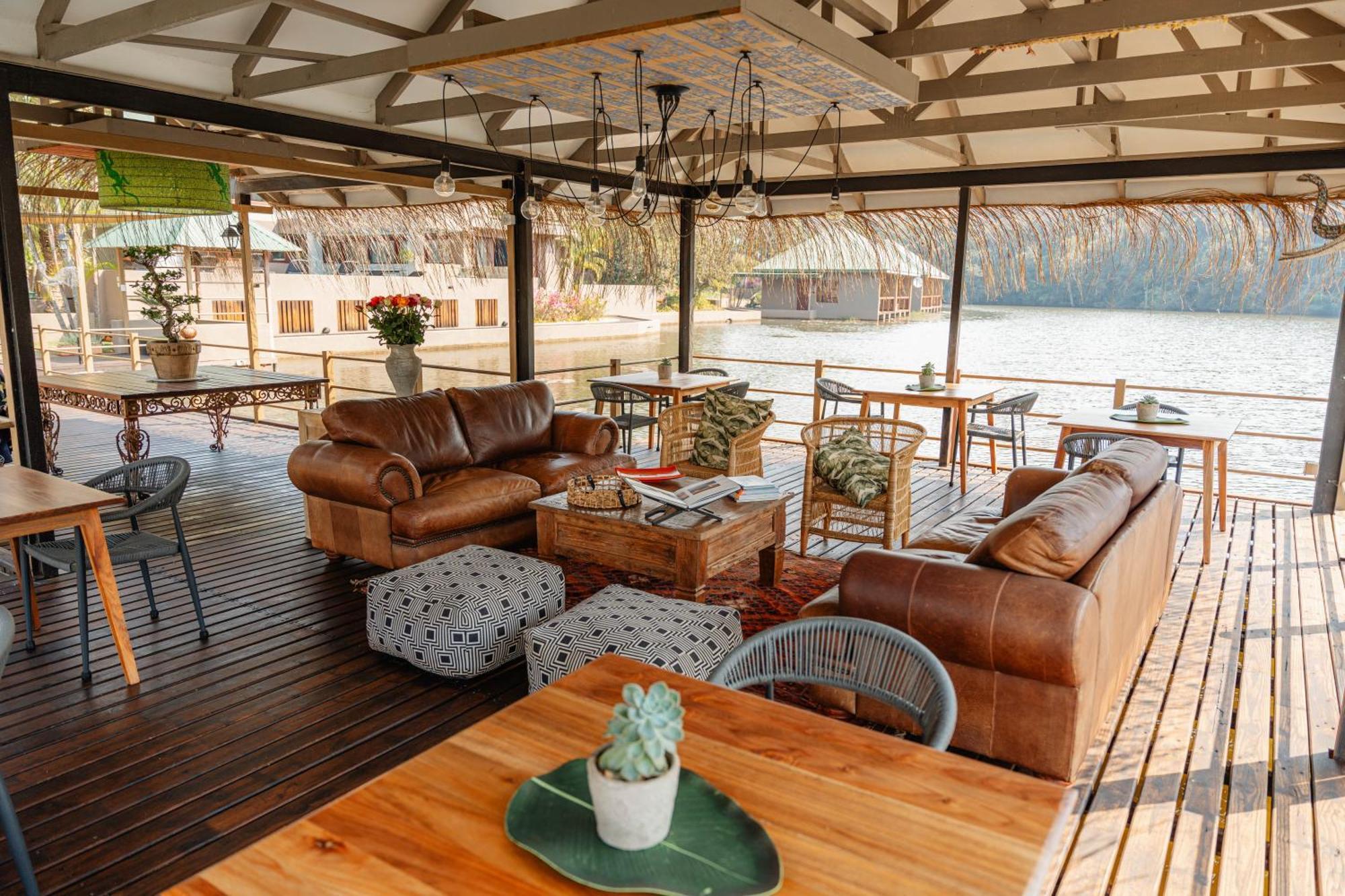 Bambuu Lakeside Lodge Hazyview Exteriör bild