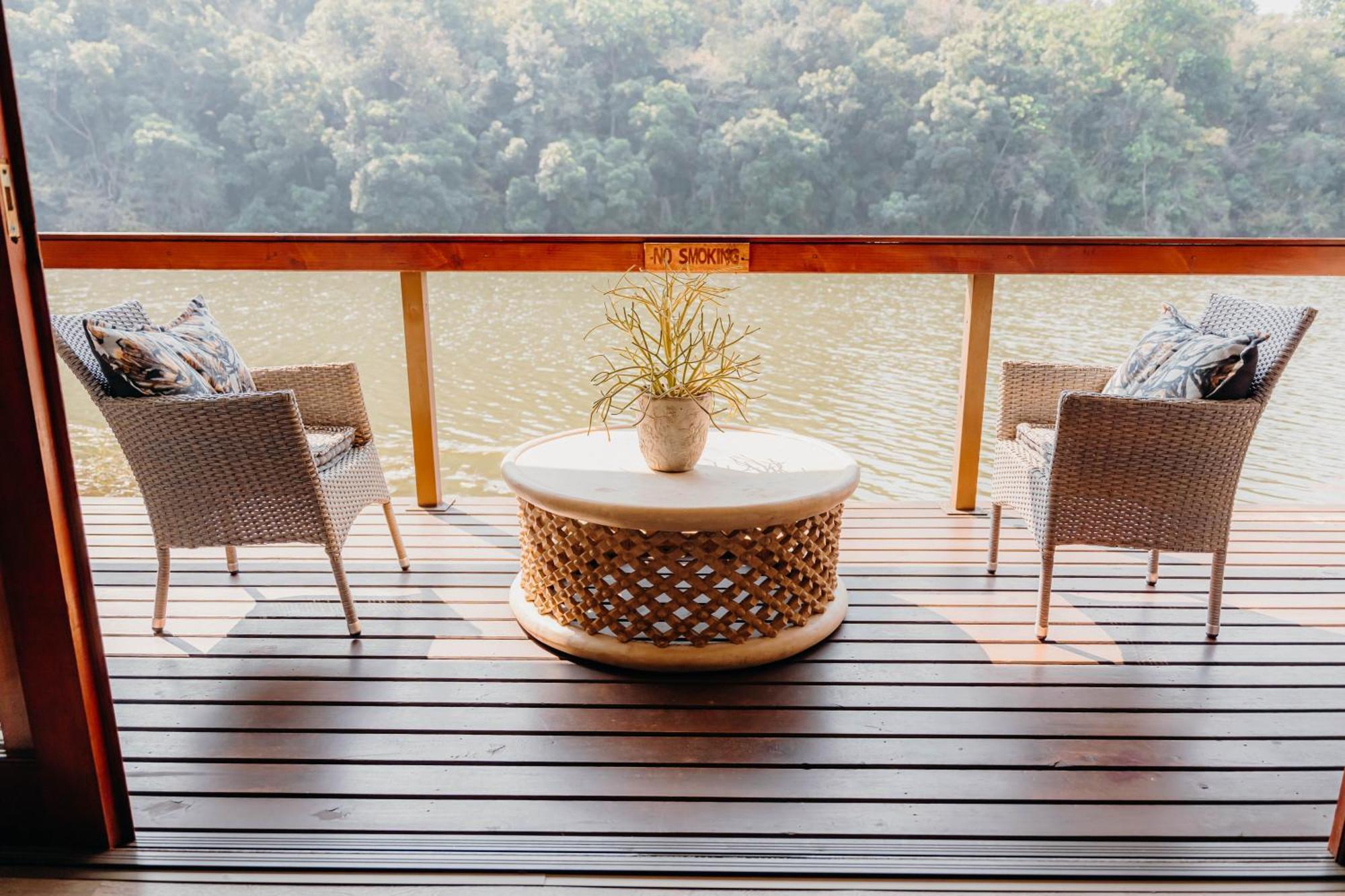 Bambuu Lakeside Lodge Hazyview Exteriör bild