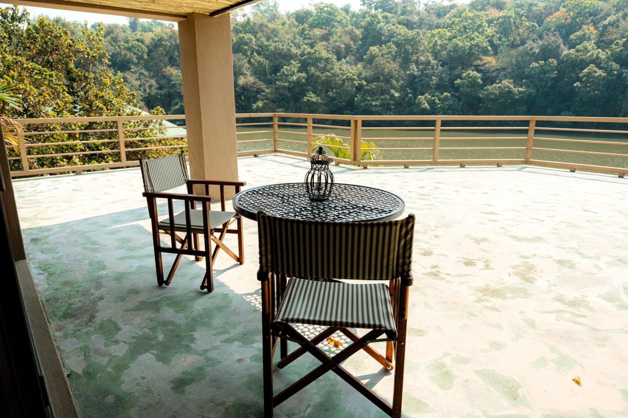 Bambuu Lakeside Lodge Hazyview Exteriör bild