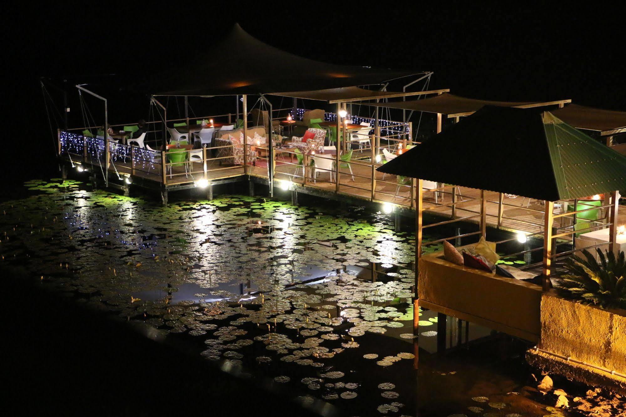 Bambuu Lakeside Lodge Hazyview Exteriör bild